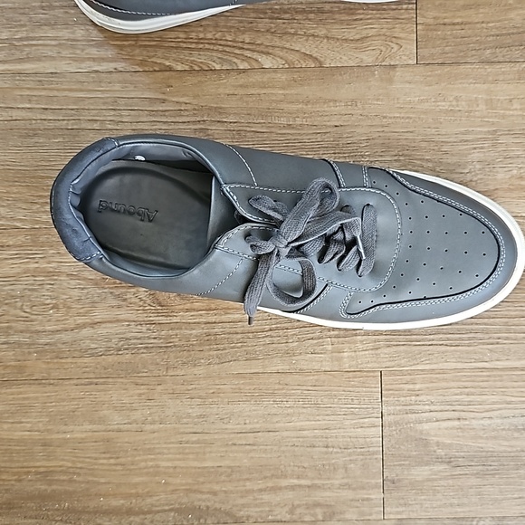 Men’s Abound Mr Issac Sneaker - Picture 2 of 3